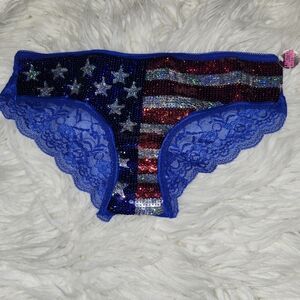 Vs pink limited edition medium    under ware. Rare find 2012 nwt